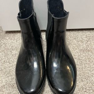 Michael Kors rain boots size 10. Brand new never warn but no tag.